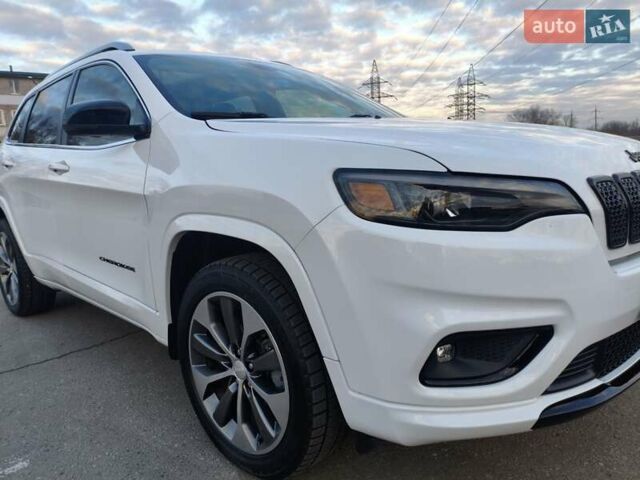 Білий Джип Cherokee, об'ємом двигуна 2 л та пробігом 75 тис. км за 22999 $, фото 1 на Automoto.ua