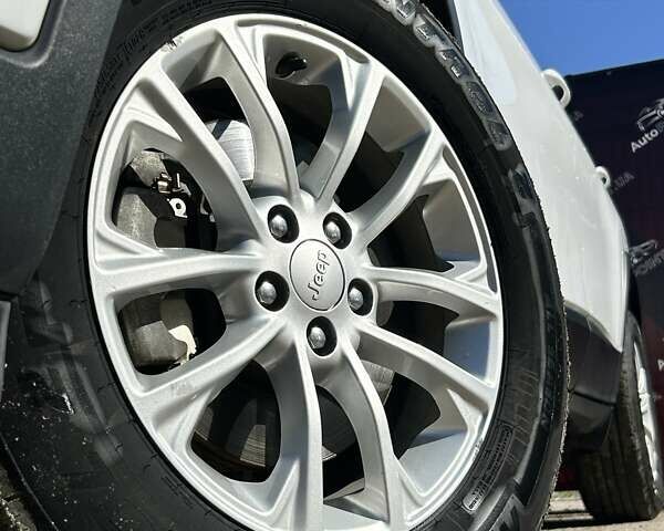 Білий Джип Cherokee, об'ємом двигуна 2.36 л та пробігом 101 тис. км за 17300 $, фото 5 на Automoto.ua