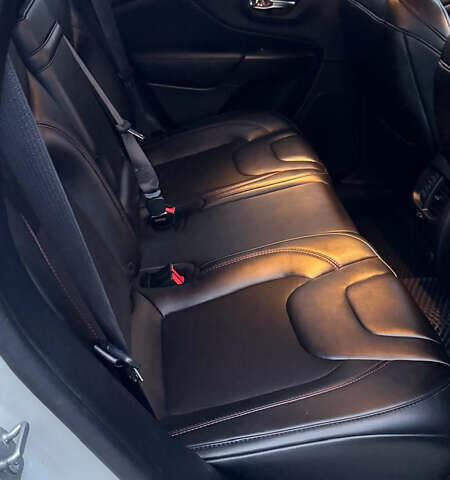 Білий Джип Cherokee, об'ємом двигуна 3.24 л та пробігом 102 тис. км за 22000 $, фото 13 на Automoto.ua