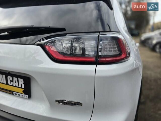 Білий Джип Cherokee, об'ємом двигуна 2.36 л та пробігом 56 тис. км за 14500 $, фото 12 на Automoto.ua