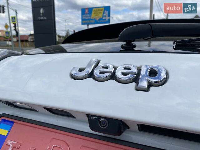 Білий Джип Cherokee, об'ємом двигуна 2.36 л та пробігом 149 тис. км за 13800 $, фото 15 на Automoto.ua