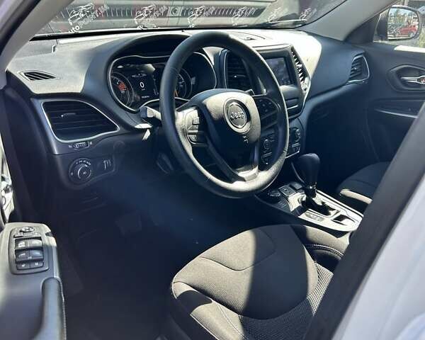 Белый Джип Чероки, объемом двигателя 2.36 л и пробегом 101 тыс. км за 17300 $, фото 24 на Automoto.ua