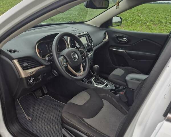 Білий Джип Cherokee, об'ємом двигуна 2.36 л та пробігом 210 тис. км за 12500 $, фото 10 на Automoto.ua
