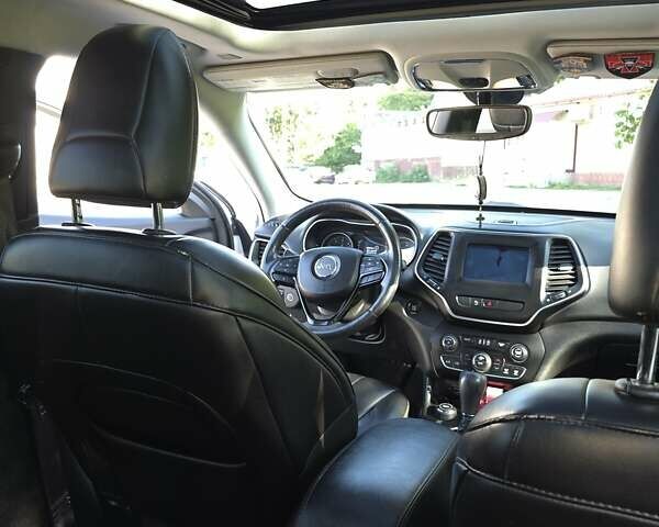 Белый Джип Чероки, объемом двигателя 2.36 л и пробегом 76 тыс. км за 19300 $, фото 5 на Automoto.ua