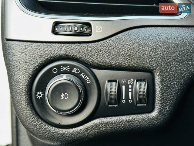 Білий Джип Cherokee, об'ємом двигуна 2.36 л та пробігом 150 тис. км за 17900 $, фото 34 на Automoto.ua