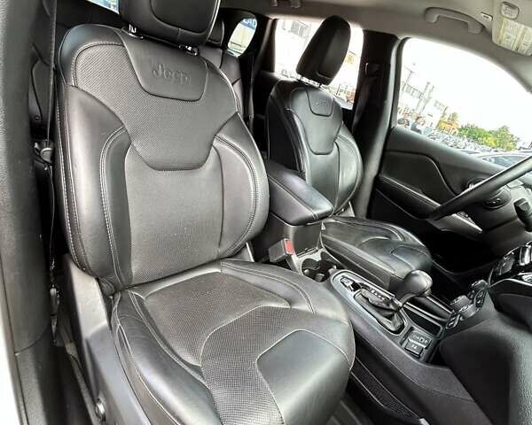 Білий Джип Cherokee, об'ємом двигуна 2.36 л та пробігом 127 тис. км за 17400 $, фото 34 на Automoto.ua