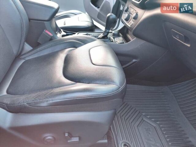 Білий Джип Cherokee, об'ємом двигуна 2 л та пробігом 75 тис. км за 22999 $, фото 19 на Automoto.ua