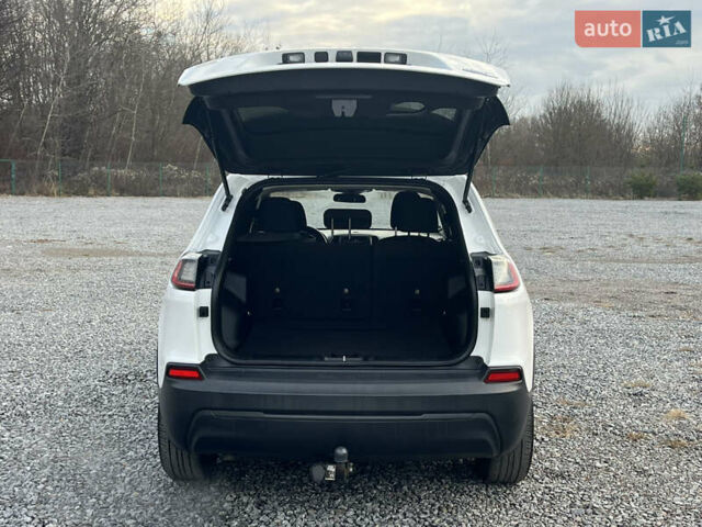 Белый Джип Чероки, объемом двигателя 2.36 л и пробегом 73 тыс. км за 15900 $, фото 10 на Automoto.ua