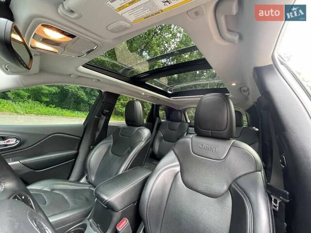 Білий Джип Cherokee, об'ємом двигуна 3.24 л та пробігом 122 тис. км за 20000 $, фото 6 на Automoto.ua