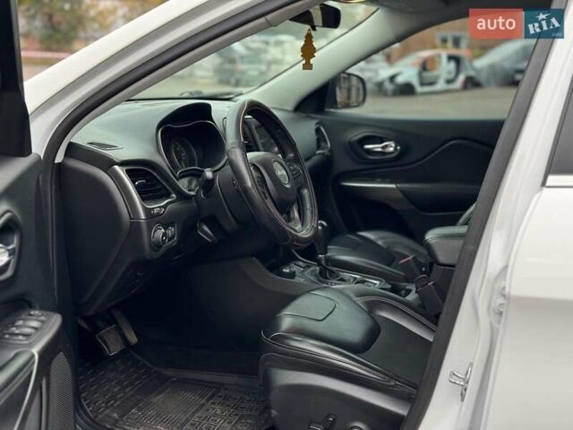 Белый Джип Чероки, объемом двигателя 2.4 л и пробегом 156 тыс. км за 18290 $, фото 16 на Automoto.ua
