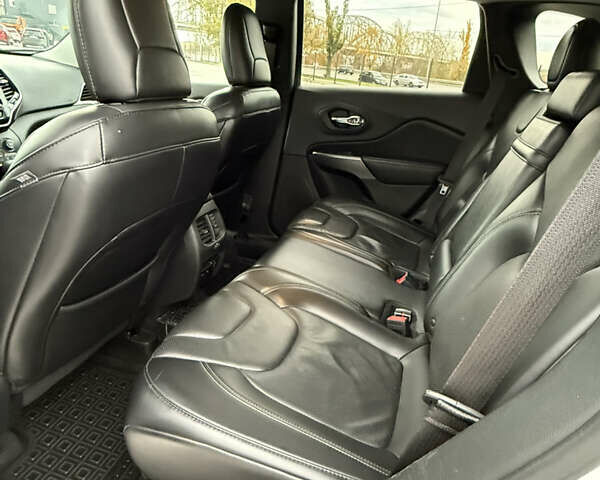 Джип Cherokee 2018 у Києві на Automoto.ua Білий Джип Cherokee, об'ємом двигуна 3.24 л та пробігом 308 тис. км за 14400 $, фото 5 на Automoto.ua