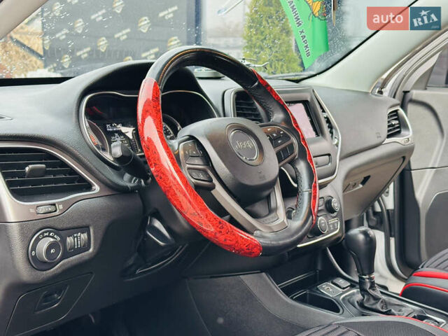 Білий Джип Cherokee, об'ємом двигуна 2.36 л та пробігом 150 тис. км за 17900 $, фото 13 на Automoto.ua