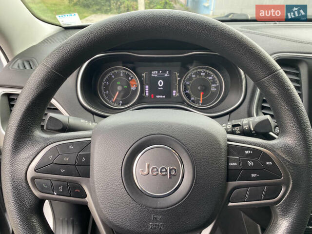 Білий Джип Cherokee, об'ємом двигуна 2.36 л та пробігом 149 тис. км за 13800 $, фото 22 на Automoto.ua