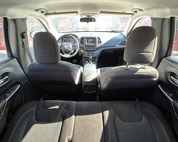 Білий Джип Cherokee, об'ємом двигуна 2.36 л та пробігом 101 тис. км за 17300 $, фото 15 на Automoto.ua