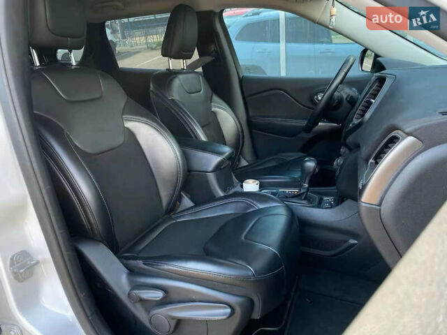 Білий Джип Cherokee, об'ємом двигуна 2.4 л та пробігом 79 тис. км за 15400 $, фото 18 на Automoto.ua