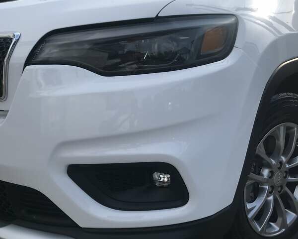 Білий Джип Cherokee, об'ємом двигуна 2.36 л та пробігом 46 тис. км за 17900 $, фото 1 на Automoto.ua