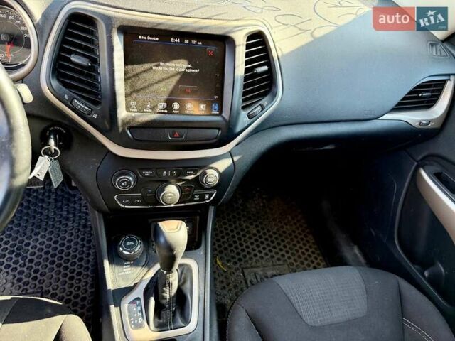 Білий Джип Cherokee, об'ємом двигуна 3.24 л та пробігом 87 тис. км за 9400 $, фото 28 на Automoto.ua