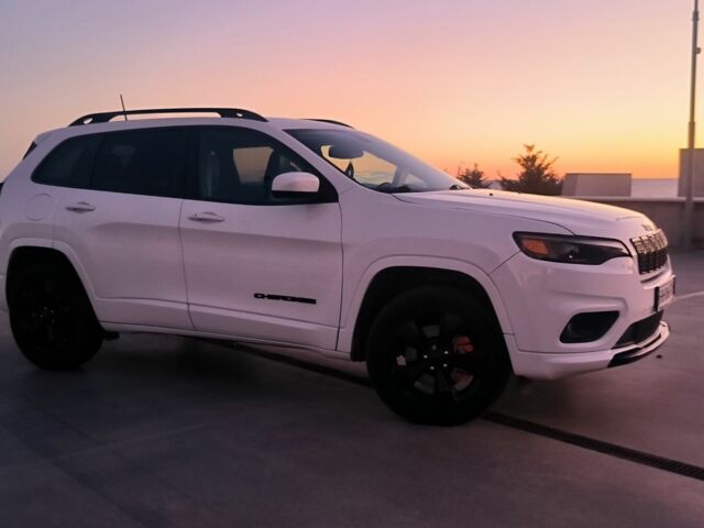 Белый Джип Чероки, объемом двигателя 3.2 л и пробегом 69 тыс. км за 19999 $, фото 2 на Automoto.ua