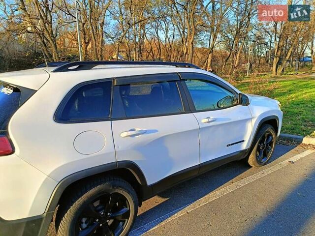 Білий Джип Cherokee, об'ємом двигуна 2.36 л та пробігом 171 тис. км за 15600 $, фото 4 на Automoto.ua