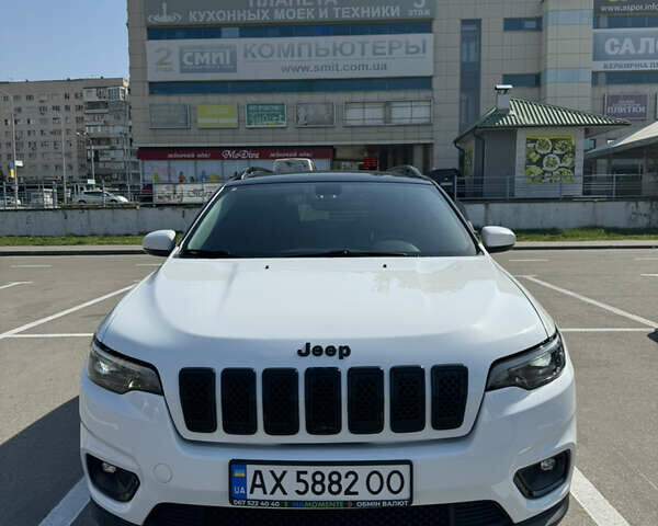 Белый Джип Чероки, объемом двигателя 2.4 л и пробегом 142 тыс. км за 16000 $, фото 1 на Automoto.ua
