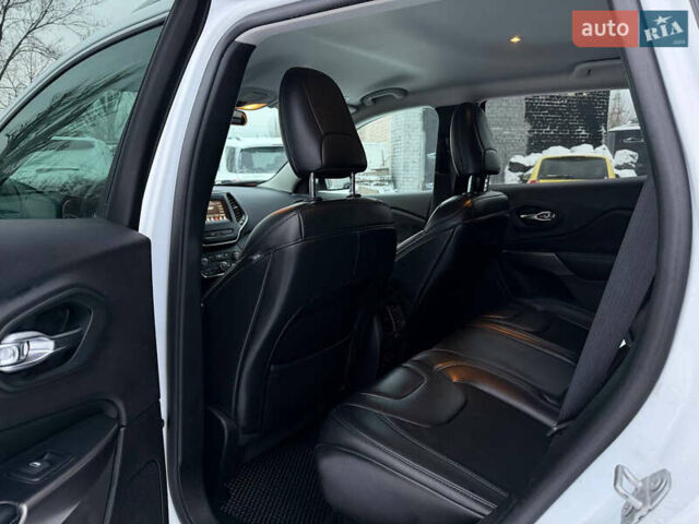 Белый Джип Чероки, объемом двигателя 2.36 л и пробегом 146 тыс. км за 16950 $, фото 14 на Automoto.ua