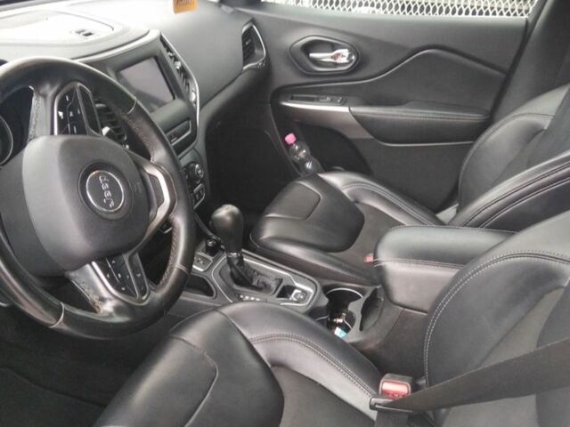 Белый Джип Чероки, объемом двигателя 0 л и пробегом 215 тыс. км за 14500 $, фото 6 на Automoto.ua