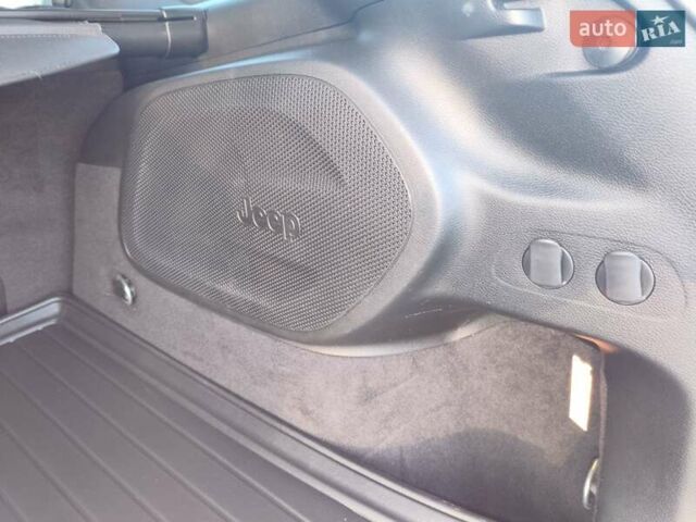 Білий Джип Cherokee, об'ємом двигуна 2 л та пробігом 75 тис. км за 22999 $, фото 12 на Automoto.ua