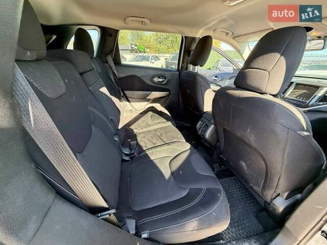 Белый Джип Чероки, объемом двигателя 3.24 л и пробегом 87 тыс. км за 9800 $, фото 24 на Automoto.ua