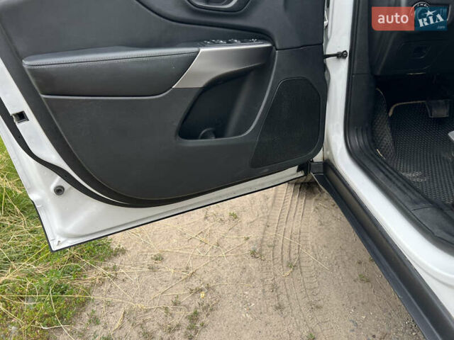 Джип Чероки 2018 в Хмельницком на Automoto.ua Белый Джип Чероки, объемом двигателя 2.36 л и пробегом 165 тыс. км за 19000 $, фото 4 на Automoto.ua