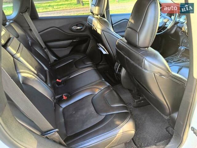 Білий Джип Cherokee, об'ємом двигуна 2.36 л та пробігом 171 тис. км за 15600 $, фото 8 на Automoto.ua