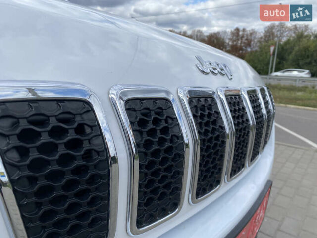 Білий Джип Cherokee, об'ємом двигуна 2.36 л та пробігом 149 тис. км за 13800 $, фото 11 на Automoto.ua