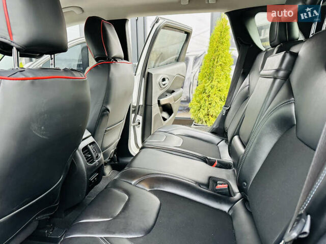 Білий Джип Cherokee, об'ємом двигуна 2.36 л та пробігом 150 тис. км за 17900 $, фото 15 на Automoto.ua
