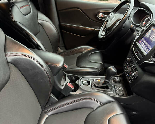 Білий Джип Cherokee, об'ємом двигуна 3.24 л та пробігом 125 тис. км за 18500 $, фото 33 на Automoto.ua
