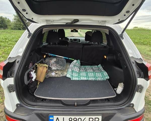 Білий Джип Cherokee, об'ємом двигуна 2.36 л та пробігом 210 тис. км за 12500 $, фото 13 на Automoto.ua