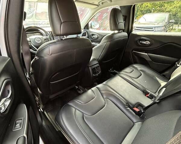 Белый Джип Чероки, объемом двигателя 2.36 л и пробегом 127 тыс. км за 17400 $, фото 21 на Automoto.ua