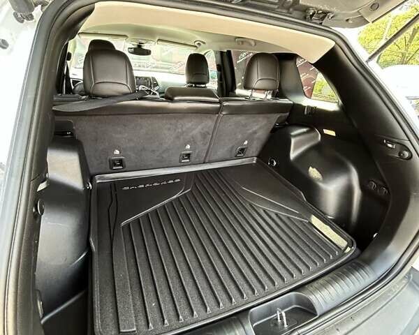 Белый Джип Чероки, объемом двигателя 2.36 л и пробегом 127 тыс. км за 17400 $, фото 13 на Automoto.ua