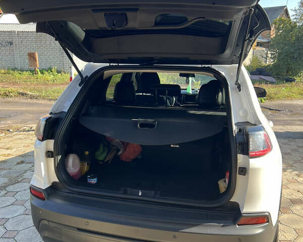 Белый Джип Чероки, объемом двигателя 2.4 л и пробегом 145 тыс. км за 16500 $, фото 14 на Automoto.ua