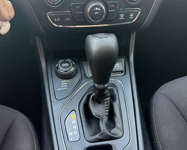 Белый Джип Чероки, объемом двигателя 2.4 л и пробегом 134 тыс. км за 16350 $, фото 25 на Automoto.ua