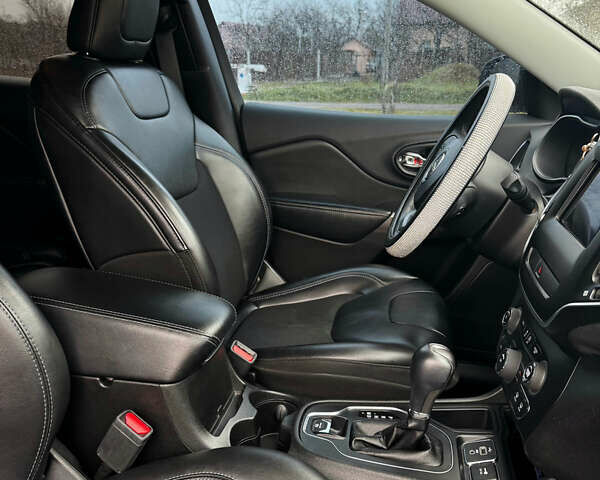 Білий Джип Cherokee, об'ємом двигуна 2.36 л та пробігом 91 тис. км за 17500 $, фото 9 на Automoto.ua