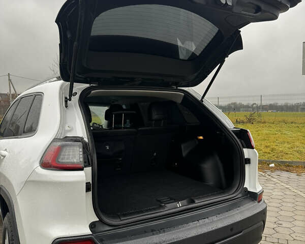 Білий Джип Cherokee, об'ємом двигуна 2.36 л та пробігом 91 тис. км за 17500 $, фото 4 на Automoto.ua