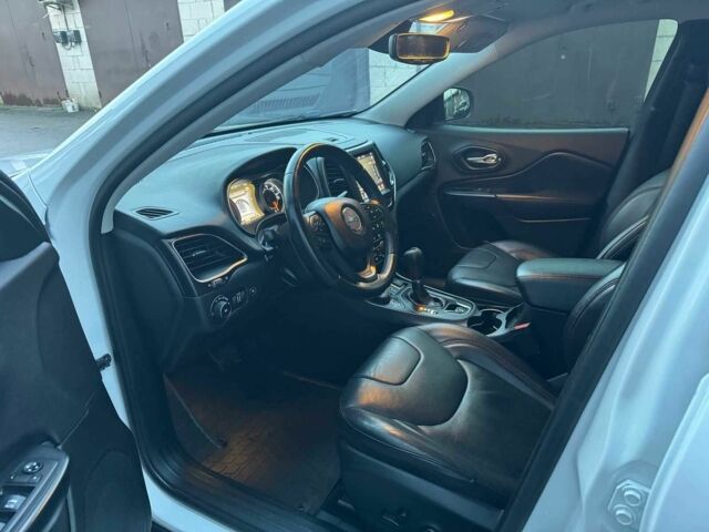 Білий Джип Cherokee, об'ємом двигуна 2 л та пробігом 145 тис. км за 17200 $, фото 11 на Automoto.ua