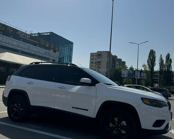 Белый Джип Чероки, объемом двигателя 2.4 л и пробегом 142 тыс. км за 16000 $, фото 5 на Automoto.ua