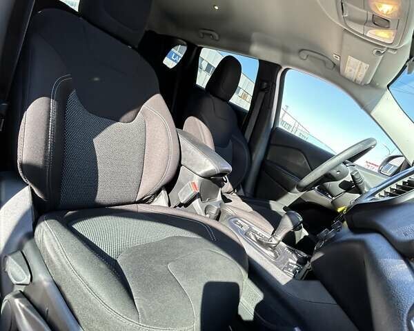 Білий Джип Cherokee, об'ємом двигуна 2.36 л та пробігом 101 тис. км за 17300 $, фото 31 на Automoto.ua