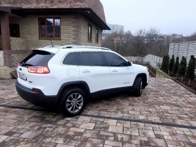 Белый Джип Чероки, объемом двигателя 2.4 л и пробегом 156 тыс. км за 14900 $, фото 1 на Automoto.ua