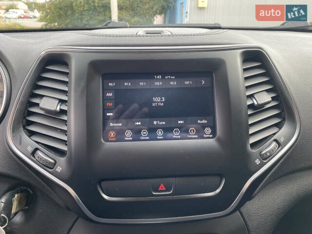 Білий Джип Cherokee, об'ємом двигуна 2.36 л та пробігом 149 тис. км за 13800 $, фото 25 на Automoto.ua