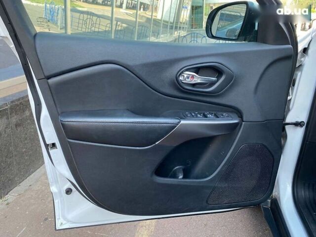 Белый Джип Чероки, объемом двигателя 2.4 л и пробегом 79 тыс. км за 15900 $, фото 20 на Automoto.ua