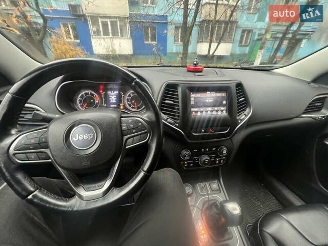 Белый Джип Чероки, объемом двигателя 2.36 л и пробегом 146 тыс. км за 17500 $, фото 5 на Automoto.ua