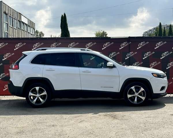 Белый Джип Чероки, объемом двигателя 2.36 л и пробегом 127 тыс. км за 17400 $, фото 3 на Automoto.ua