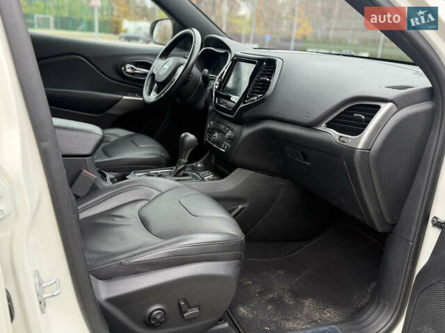 Білий Джип Cherokee, об'ємом двигуна 3.24 л та пробігом 114 тис. км за 18500 $, фото 11 на Automoto.ua