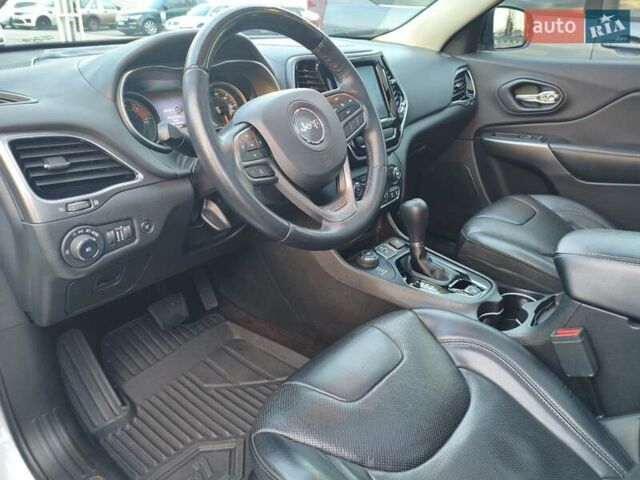 Білий Джип Cherokee, об'ємом двигуна 2 л та пробігом 75 тис. км за 22999 $, фото 15 на Automoto.ua